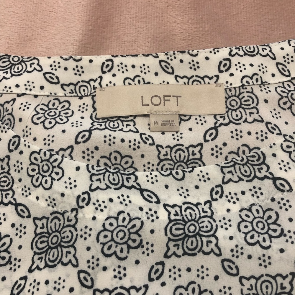 Beautiful top - Picture 3 of 4